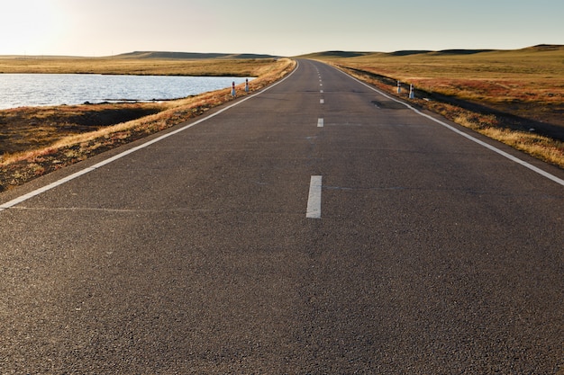 strada asfaltata in Mongolia