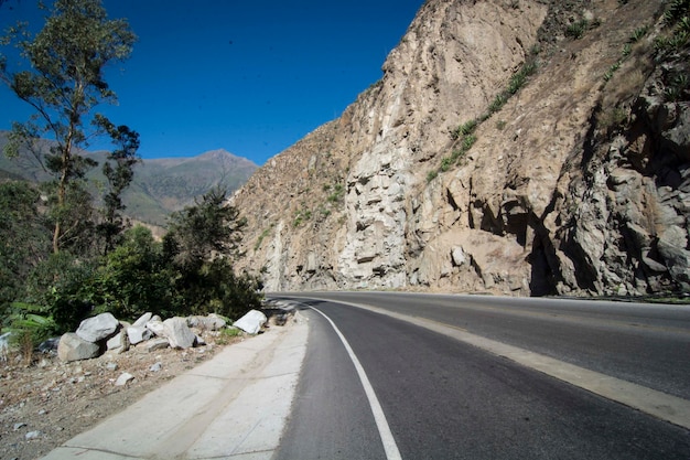 Strada autostradale sulle montagne Perù Cerro de Pasco Sierra