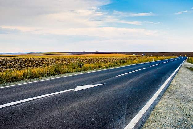 Strada che attraversa la Romania