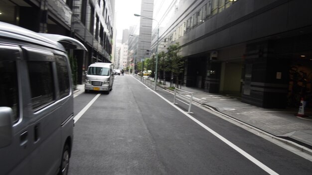 Strada che attraversa la strada della città