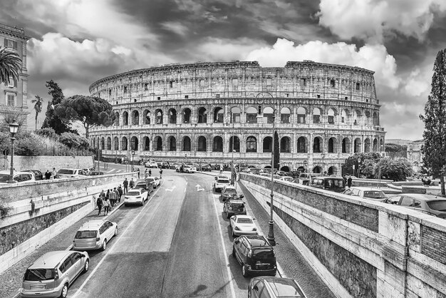 Strada che porta al Colosseo in città