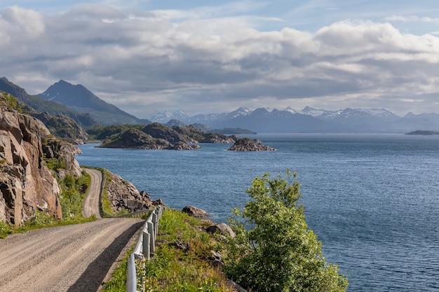 Strada costiera in Norvegia che porta a Bodo