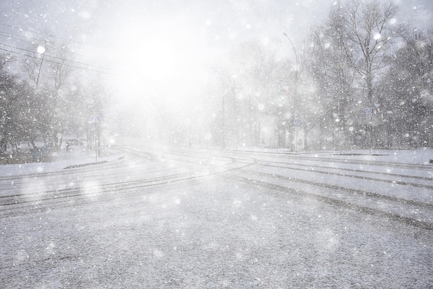 strada della città in nevicata sfondo paesaggio invernale vista astratta