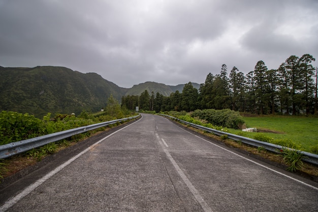 Strada di montagna di campagna