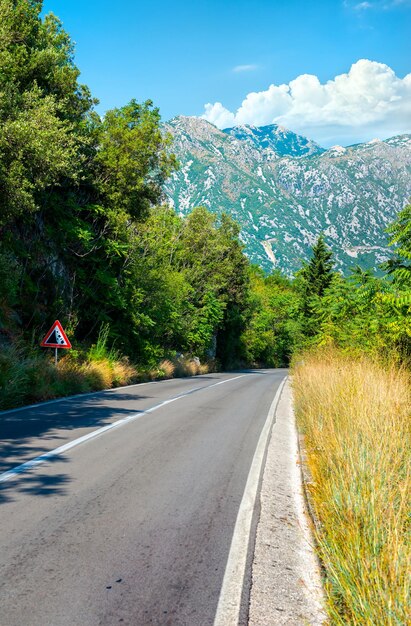 Strada di montagna in Montenegro