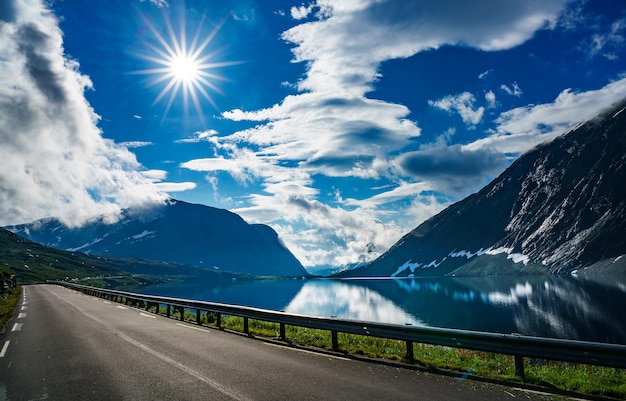 Strada di montagna in Norvegia.