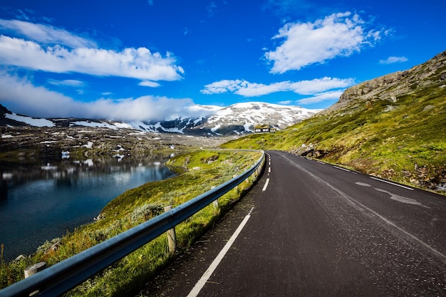 Strada di montagna in Norvegia.