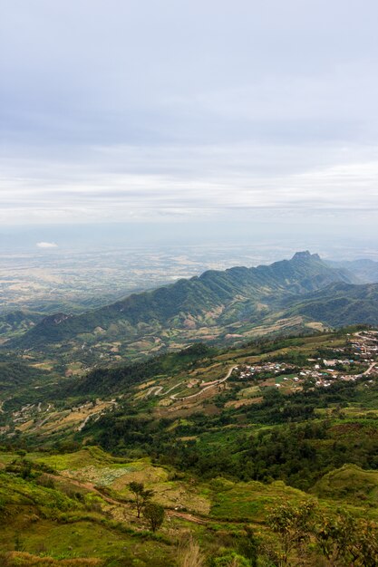 Strada di montagna nel parco nazionale