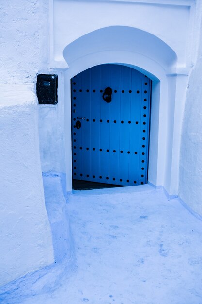 Strada e case blu a Chefchaouen Marocco