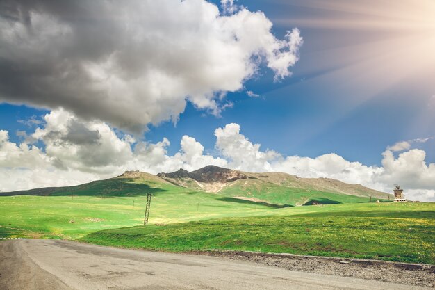 Strada e cielo blu