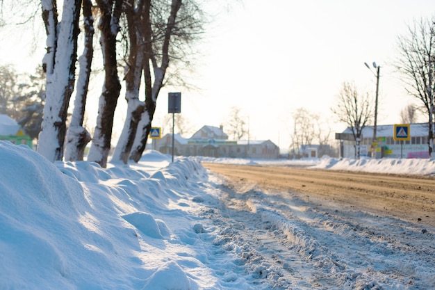 Strada in campagna con la neve