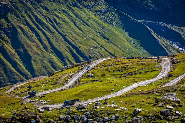 Strada in Himalaya