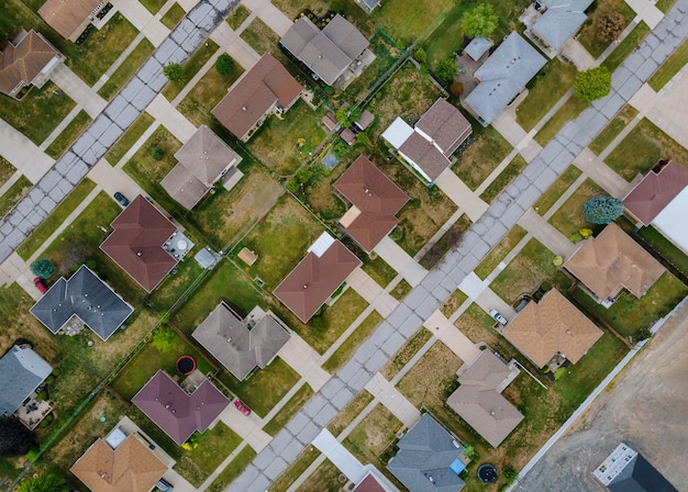 Strada in una piccola città in campagna dall'alto vista aerea Cleveland Ohio USA