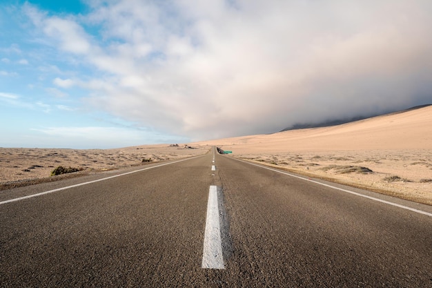 Strada nel deserto del Cile