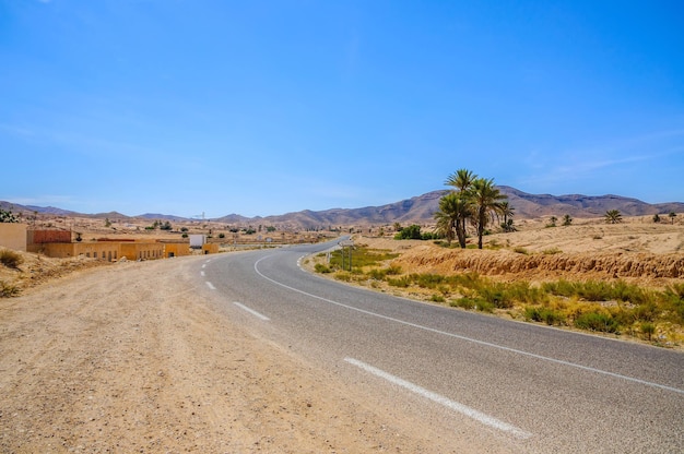 Strada nel deserto del Sahara Tunisia Africa