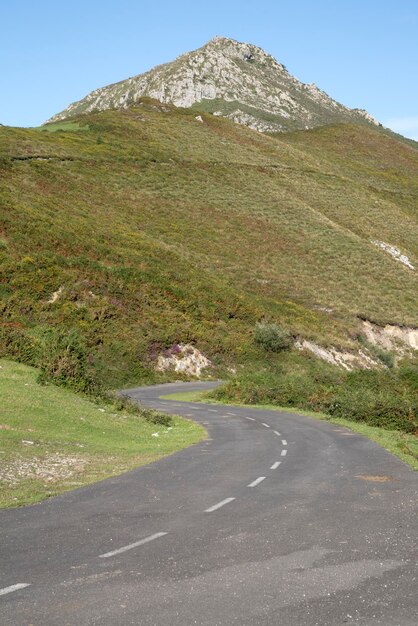 Strada nella catena montuosa Picos de Europa, Alto del Torno, Austurie, Spagna