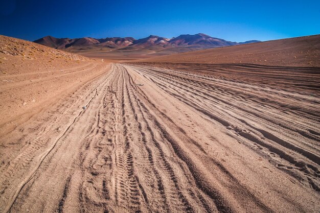 Strada ondulata in Altiplano