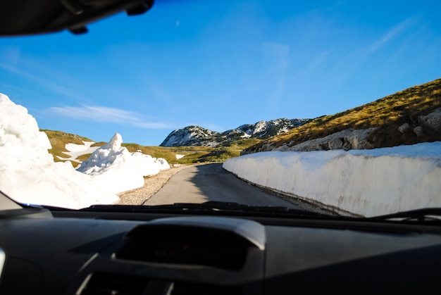 Strada panoramica nelle montagne del Montenegro