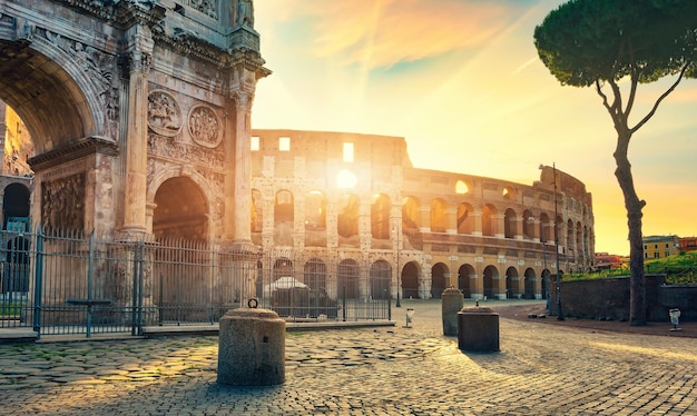 Strada per il Colosseo