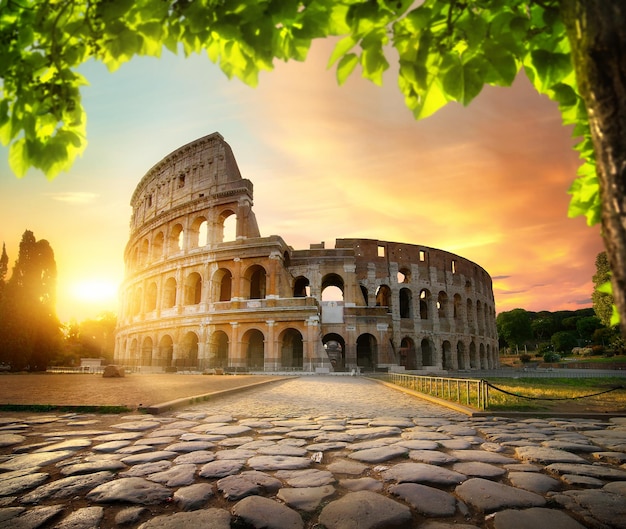 Strada per il Colosseo