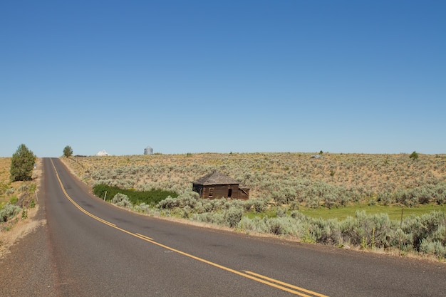 Strada principale del deserto nell&#39;Oregon centrale