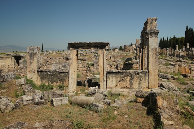 Strada principale dell'antica città di Hierapolis a Pamukkale Denizli Turkiye