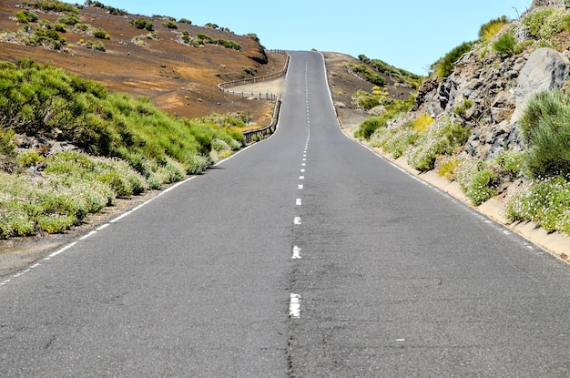 Strada sassosa al deserto vulcanico