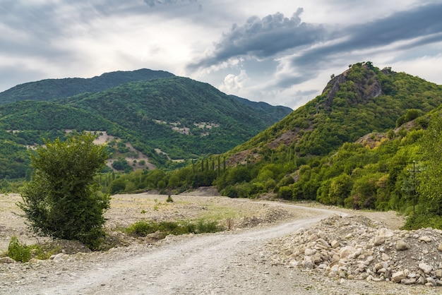 Strada sterrata in montagna