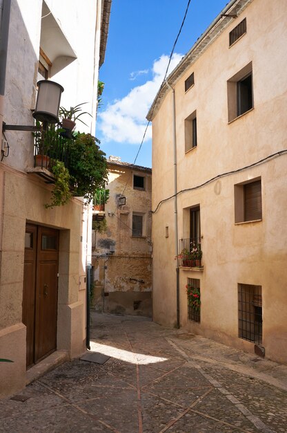 Strada stretta della vecchia città spagnola