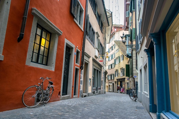 Strada tra gli edifici della città