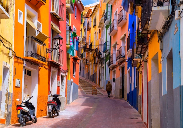 Strada tra gli edifici della città