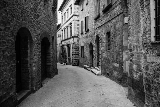 Strada tra gli edifici