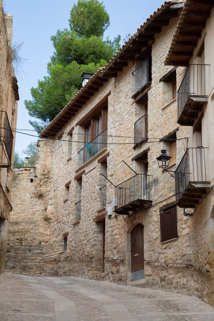 Strada vuota a Valderrobres, Aragona, Spagna