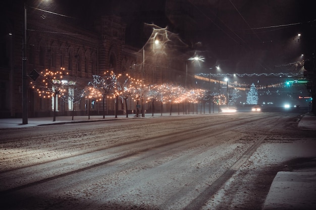 Strade decorate d'inverno