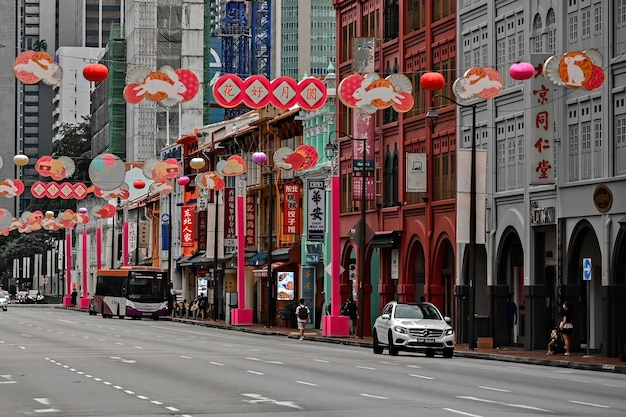 Strade del traffico di edifici colorati di Singapore