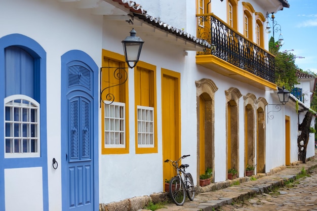 Strade della famosa città storica di Paraty, Brasile