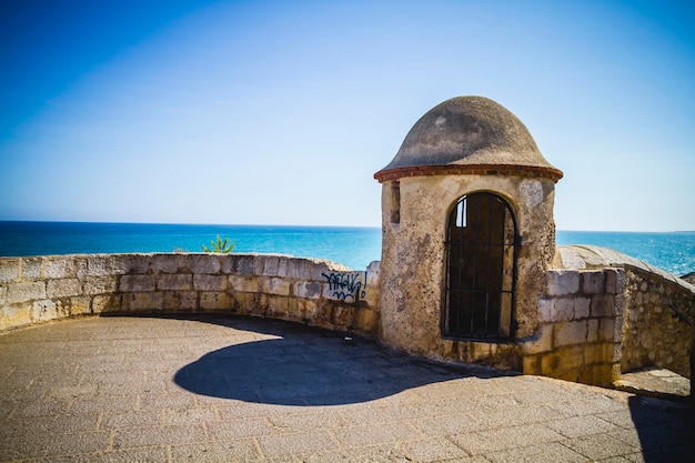 strade e architettura lungo la città costiera mediterranea in Spagna