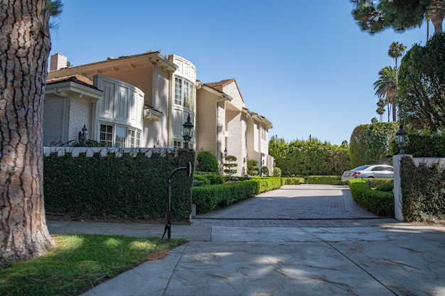 Strade e case in quartieri ricchi grandi città in america