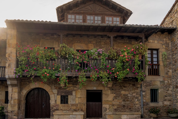 Strade e facciate a Lierganes una città della Cantabria Spagna situata nella regione di Trasmiera