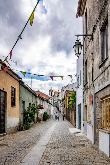 Strade strette nel quartiere ebraico medievale di Belmonte Castelo Branco in Portogallo