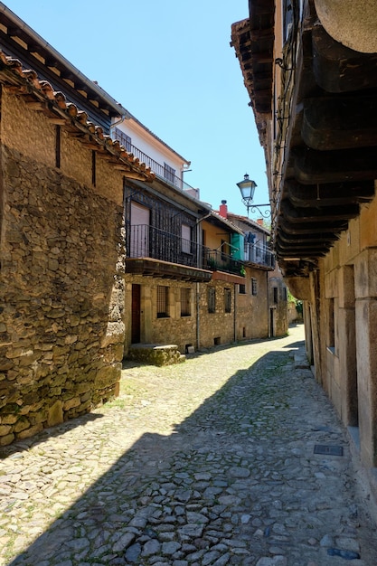 Strette strade acciottolate di La Alberca, una piccola città in Spagna.