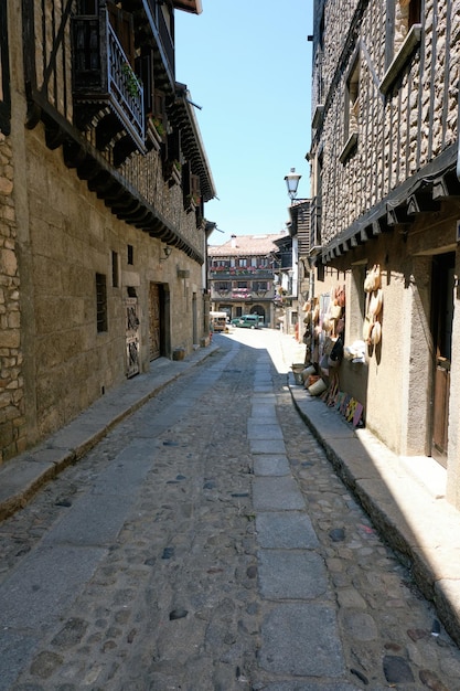 Strette strade acciottolate di La Alberca, una piccola città in Spagna.