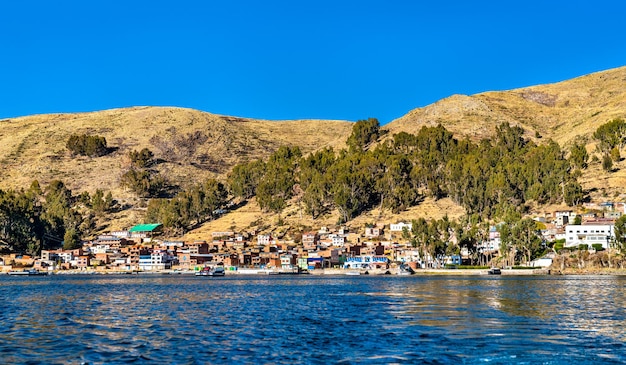 Stretto di Tiquina sul lago Titicaca in Bolivia