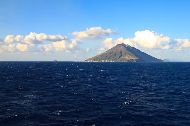 Stromboli, il vulcano più attivo d'Europa