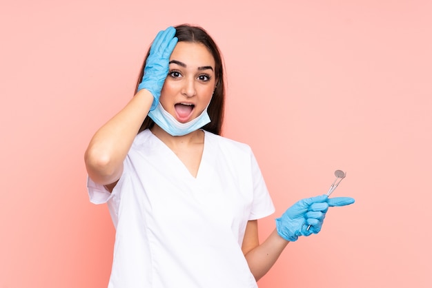 Strumenti della holding del dentista della donna