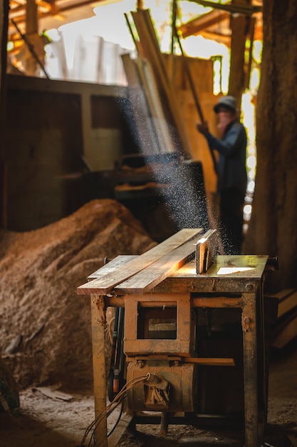 Strumenti utilizzati nella lavorazione del legno.