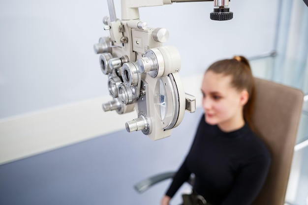 Strumento di optometria clinica. Correzione professionale medica della vista.