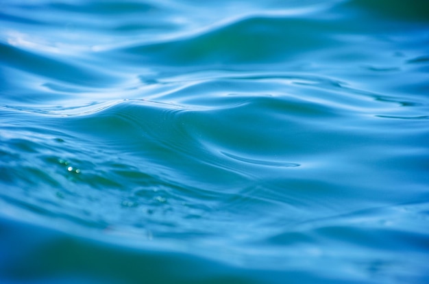 Struttura blu del fondo dell'acqua di mare