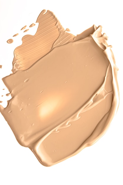 Struttura cosmetica di bellezza beige isolata su striscio o fo...