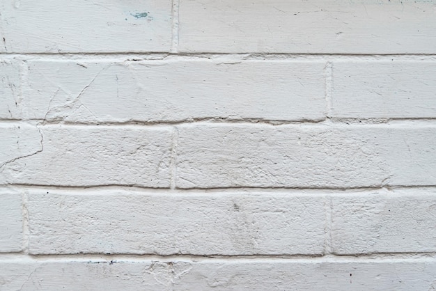 Struttura di un muro di mattoni dipinto con vernice bianca